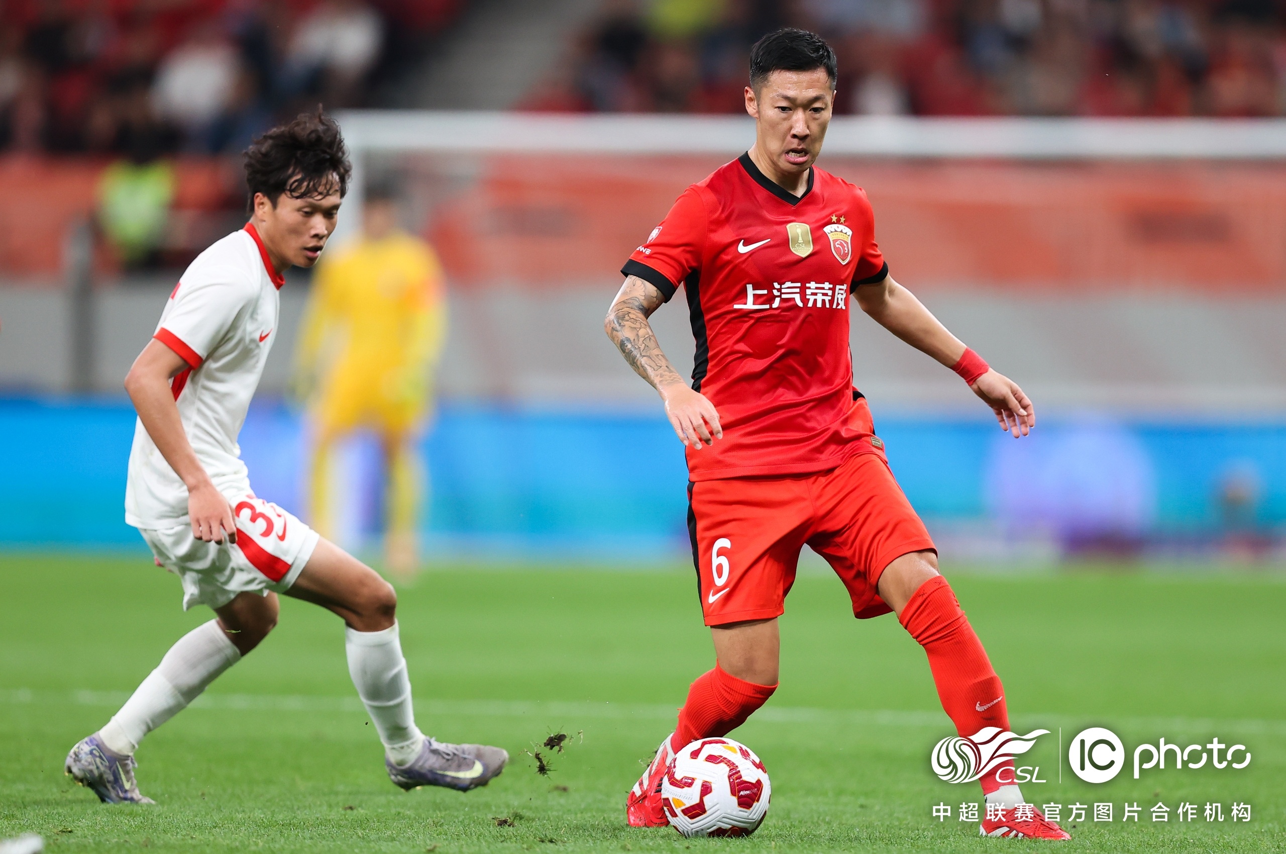 今晨上海海港备战葡超，战术微调细节曝光，目标明确，更衣室氛围转暖的简单介绍